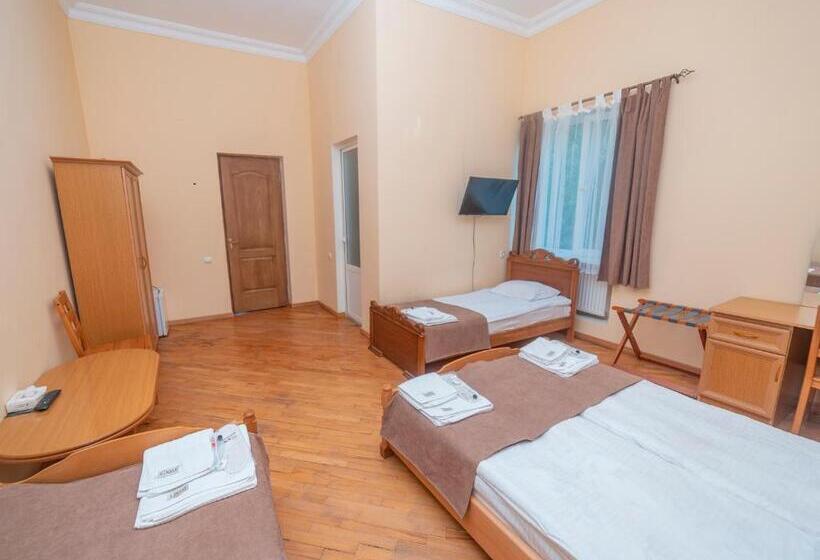 تختخواب و صبحانه Popock Dilijan 2
