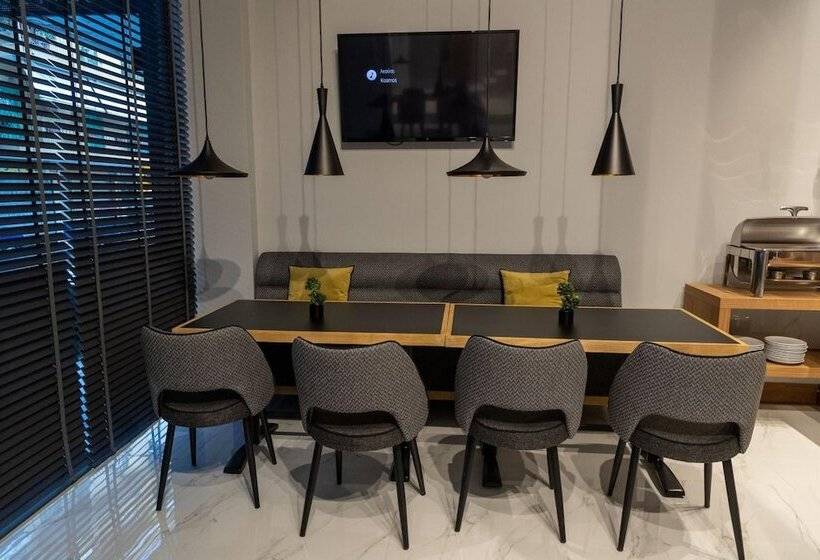 هتل Grand Port Suites