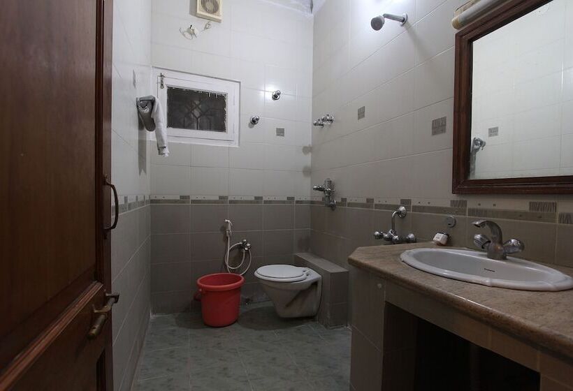 בית מלון כפרי Kubera Palace By Oyo Rooms