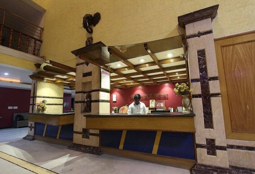 酒店 Kubera Palace By Oyo Rooms