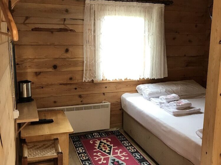 בית מלון כפרי Pilita Bungalov & Restaurant