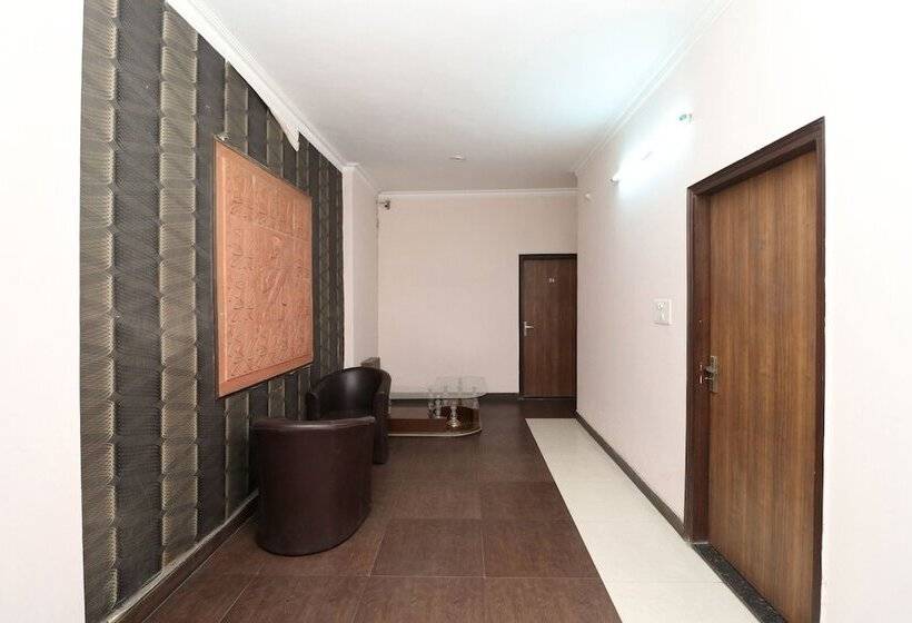 Отель R K Guest House By Oyo Rooms