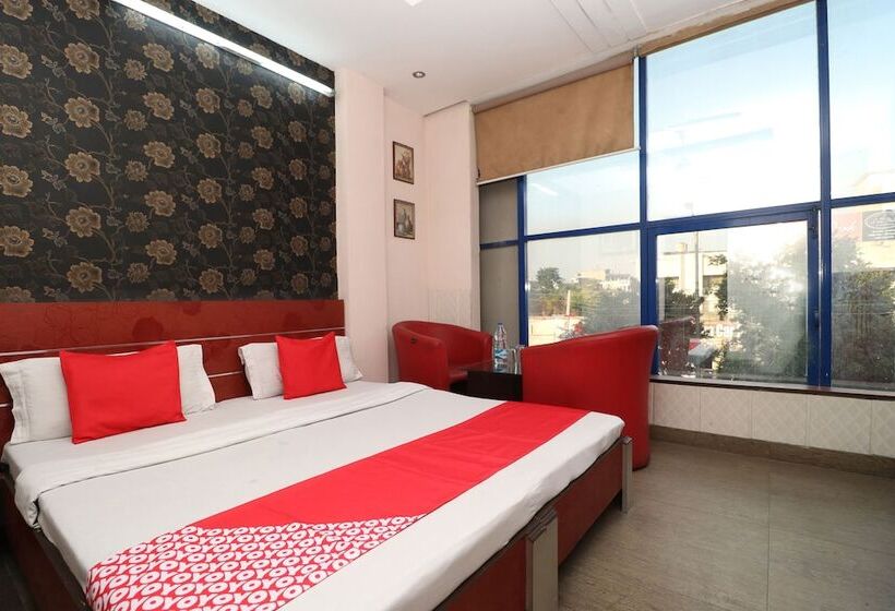 Отель R K Guest House By Oyo Rooms