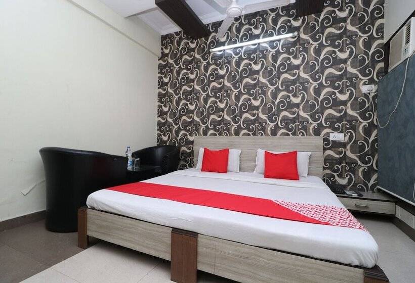 Отель R K Guest House By Oyo Rooms