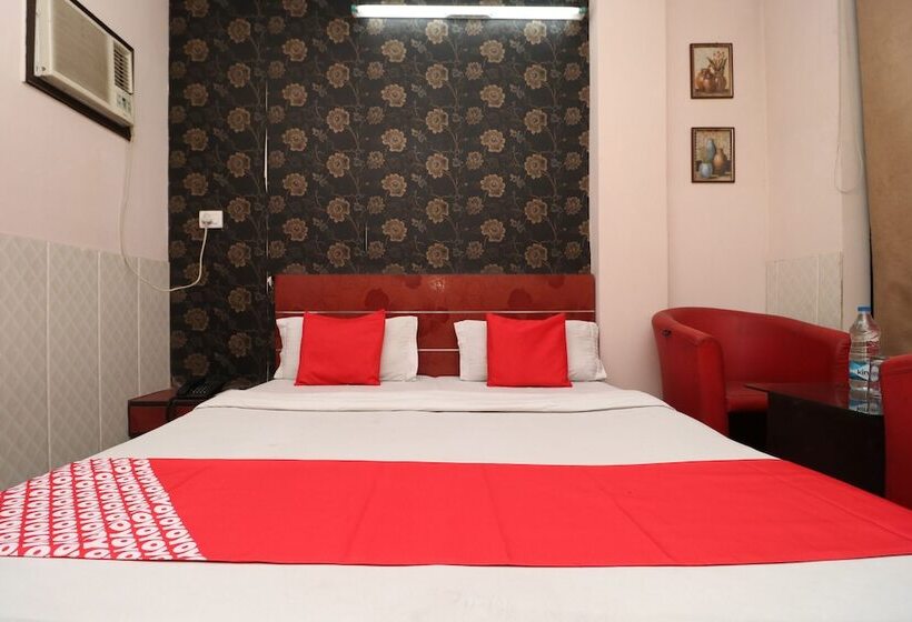 Отель R K Guest House By Oyo Rooms