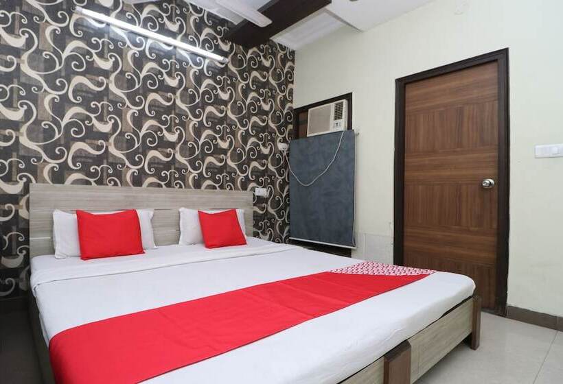 Отель R K Guest House By Oyo Rooms