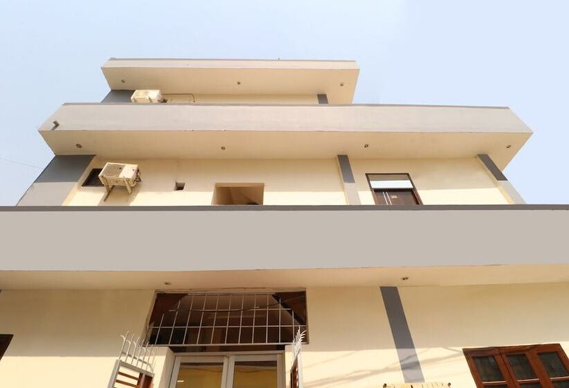 فندق Raj Apartments  By Oyo Rooms