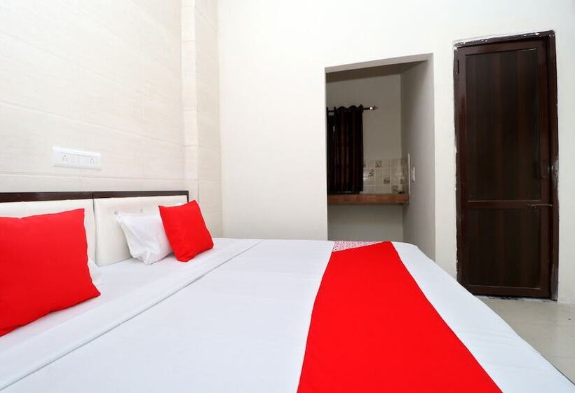 فندق Raj Apartments  By Oyo Rooms