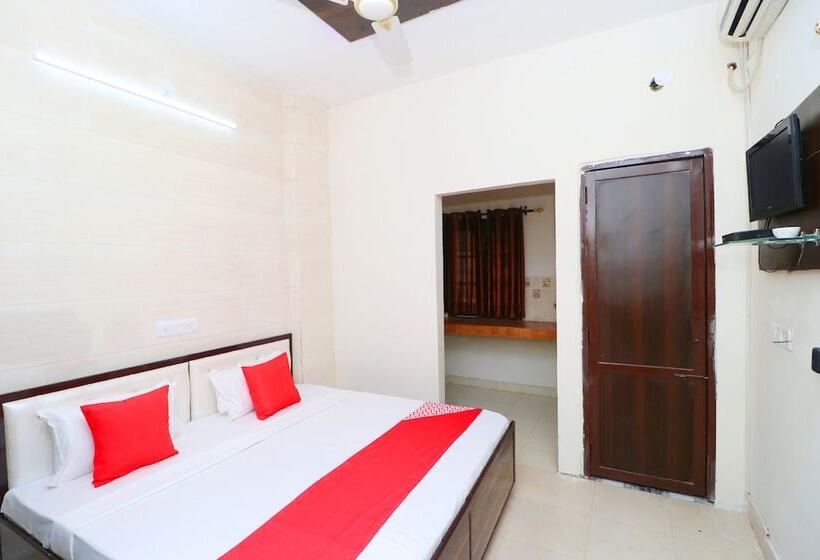 فندق Raj Apartments  By Oyo Rooms