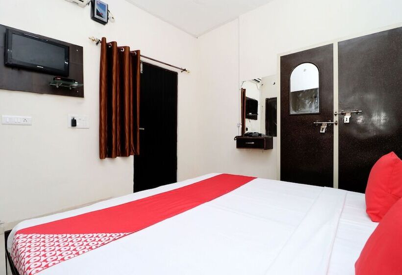 فندق Raj Apartments  By Oyo Rooms