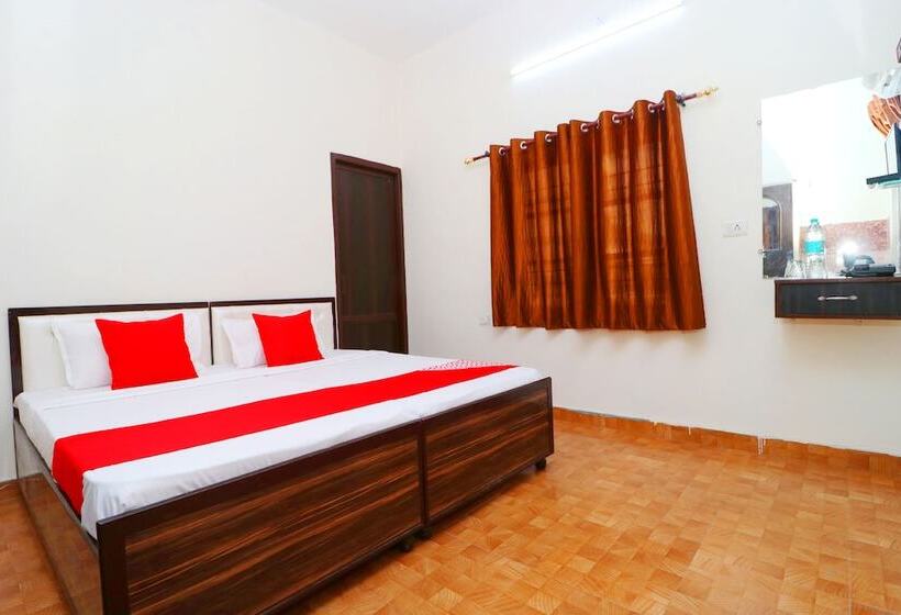 فندق Raj Apartments  By Oyo Rooms