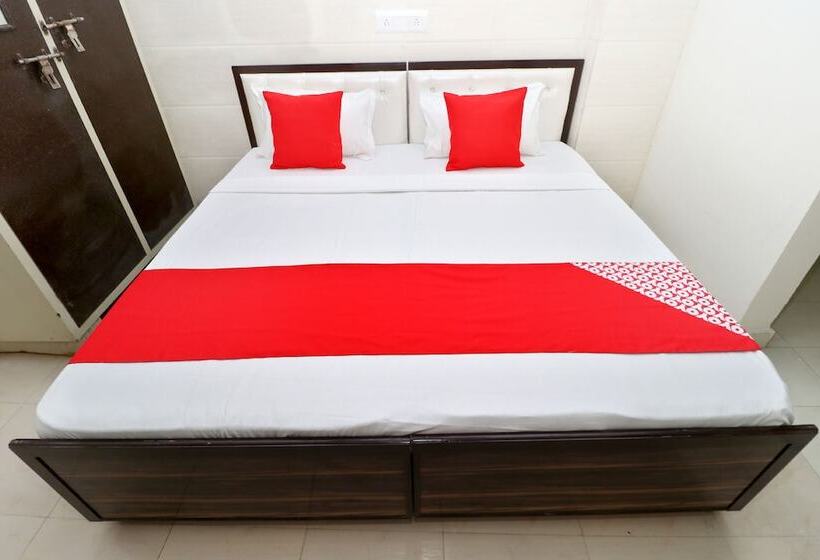فندق Raj Apartments  By Oyo Rooms