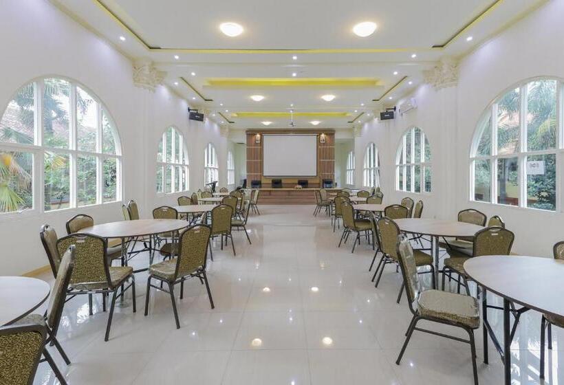 酒店 Reddoorz Syariah @ Klojen Malang