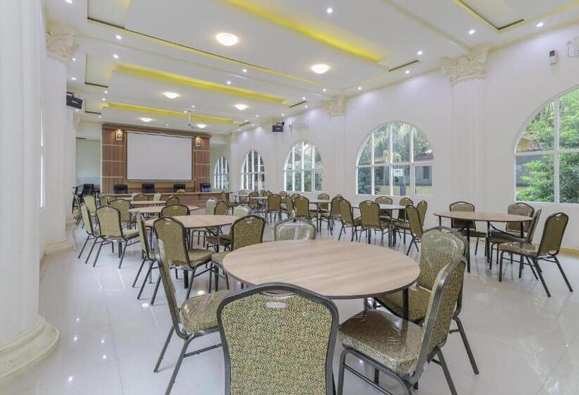 酒店 Reddoorz Syariah @ Klojen Malang