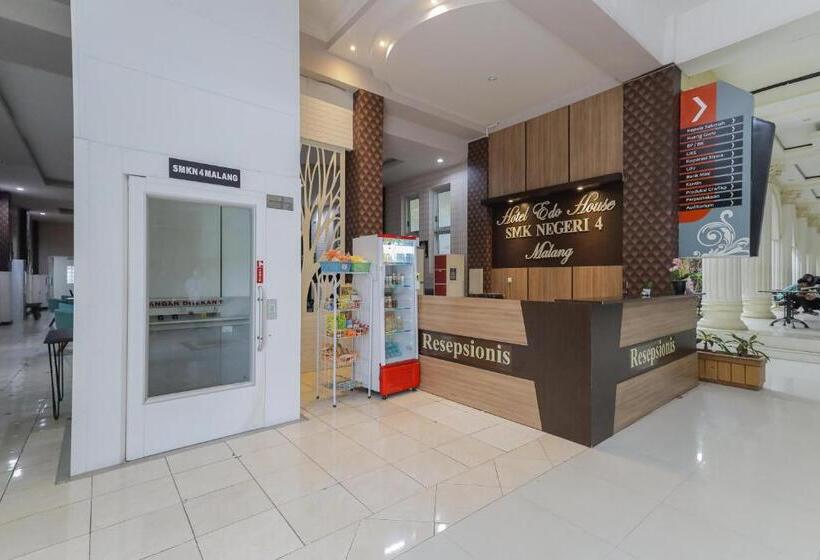 酒店 Reddoorz Syariah @ Klojen Malang