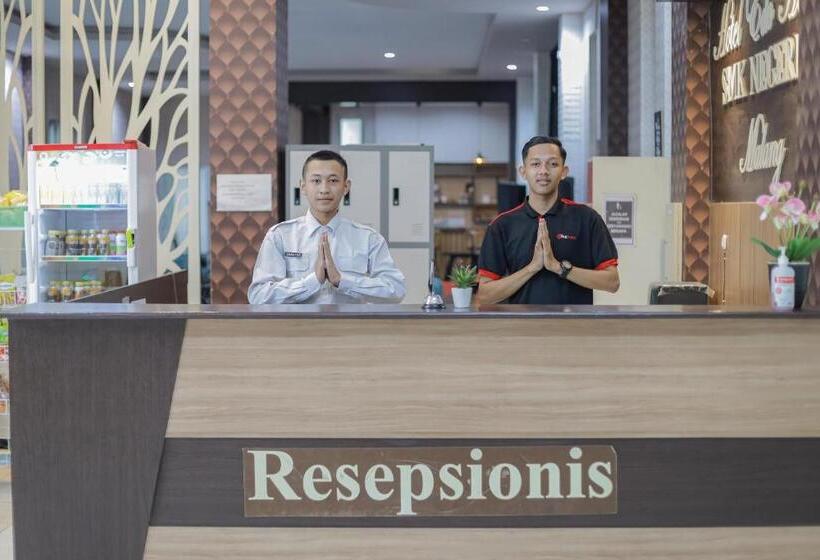 酒店 Reddoorz Syariah @ Klojen Malang