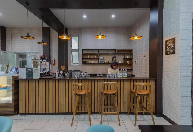 酒店 Reddoorz Syariah @ Klojen Malang