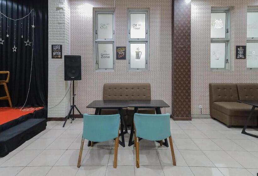 酒店 Reddoorz Syariah @ Klojen Malang