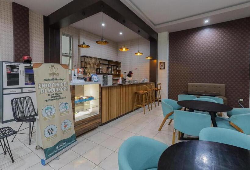 酒店 Reddoorz Syariah @ Klojen Malang