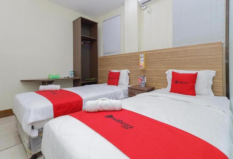 酒店 Reddoorz Syariah @ Klojen Malang