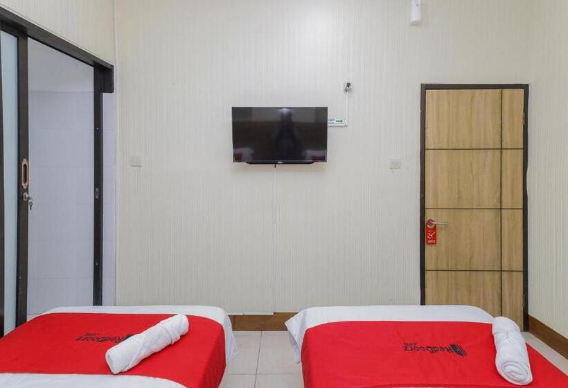 酒店 Reddoorz Syariah @ Klojen Malang