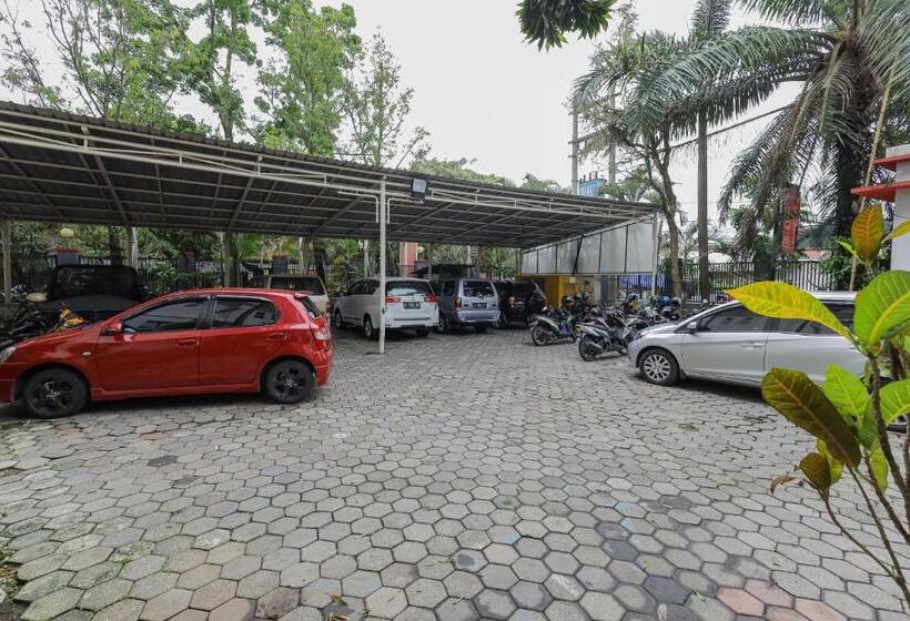 酒店 Reddoorz Syariah @ Klojen Malang