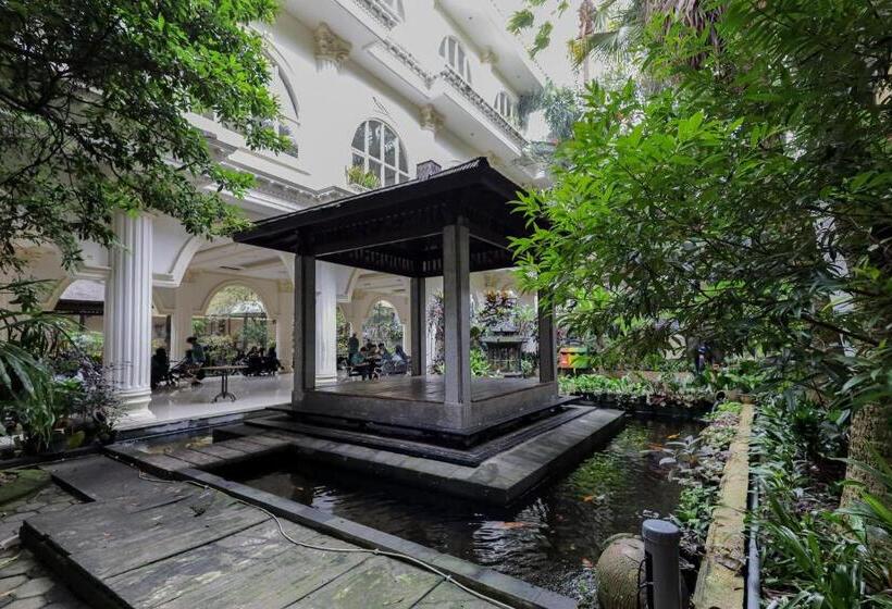 酒店 Reddoorz Syariah @ Klojen Malang