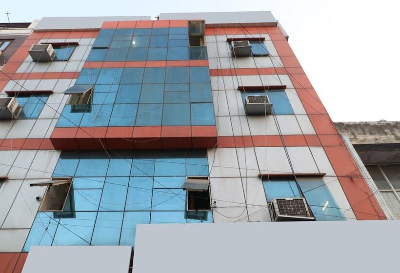 酒店 Regal 2 By Oyo Rooms