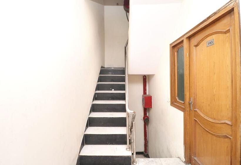 酒店 Regal 2 By Oyo Rooms