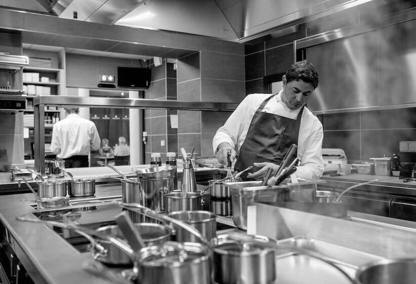 호텔 & Restaurant Sodade