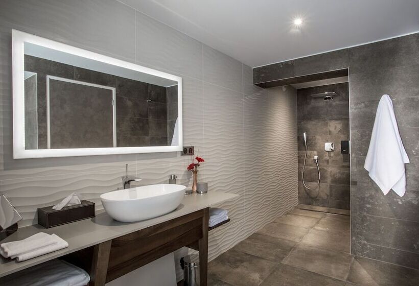 호텔 & Restaurant Sodade