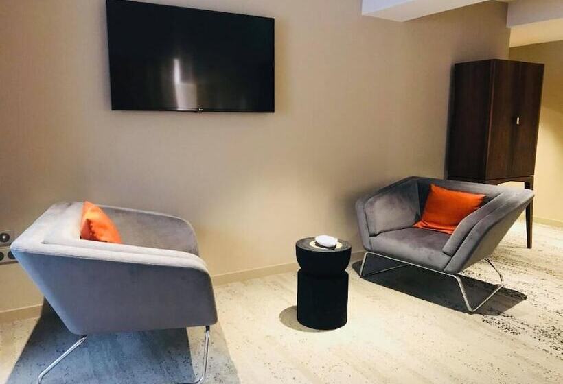 호텔 & Restaurant Sodade