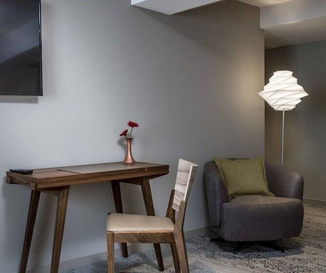 호텔 & Restaurant Sodade