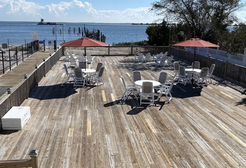 River Hotel Of Southport