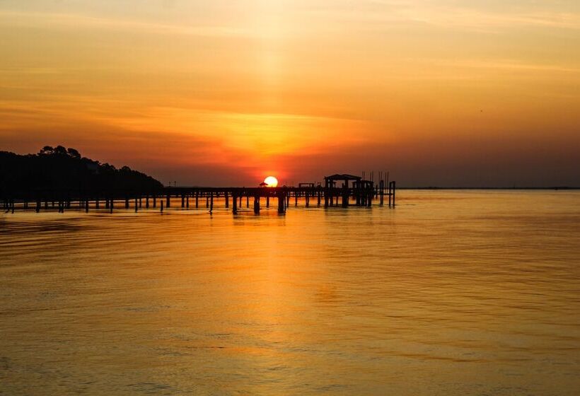 River Hotel Of Southport