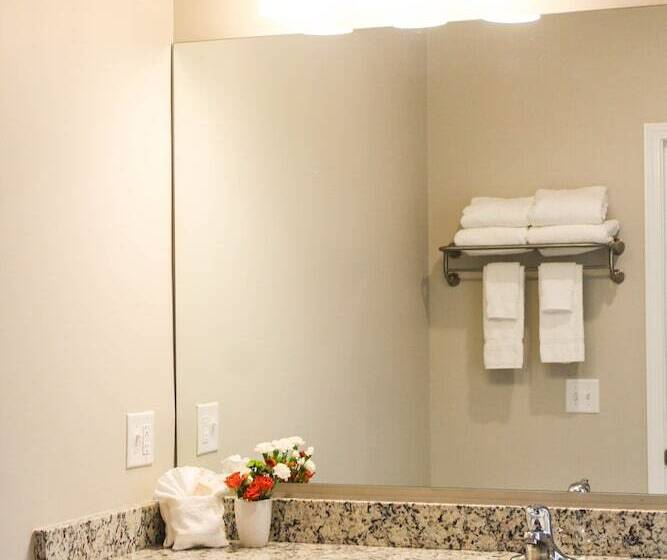 River Hotel Of Southport