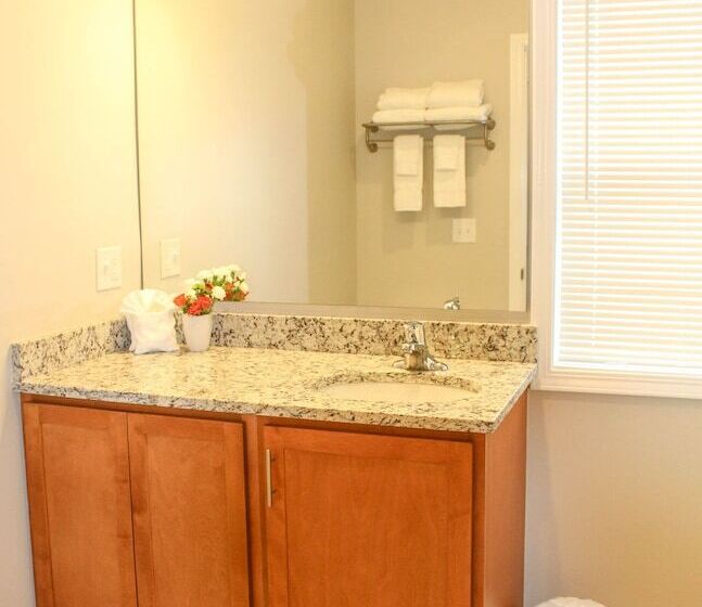 River Hotel Of Southport