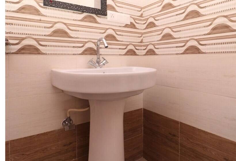 Отель Spot On 39951 Multani Residency