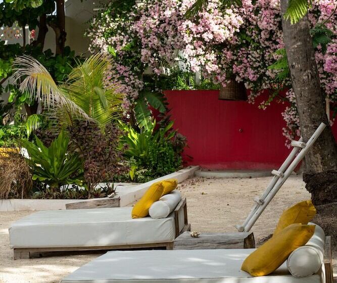 בית מלון כפרי Upendo Beach Boutique