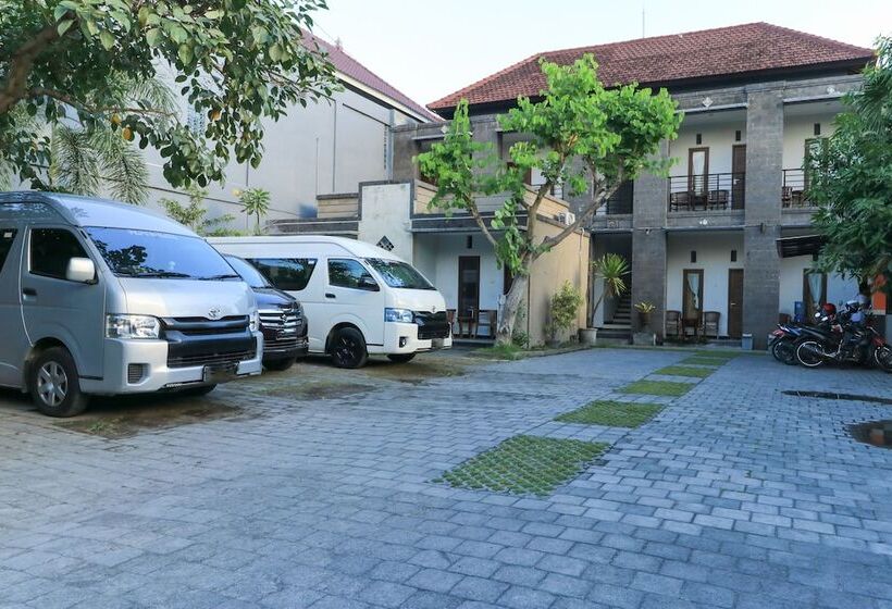 ホテル Warta Putra