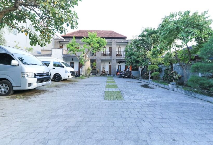 ホテル Warta Putra