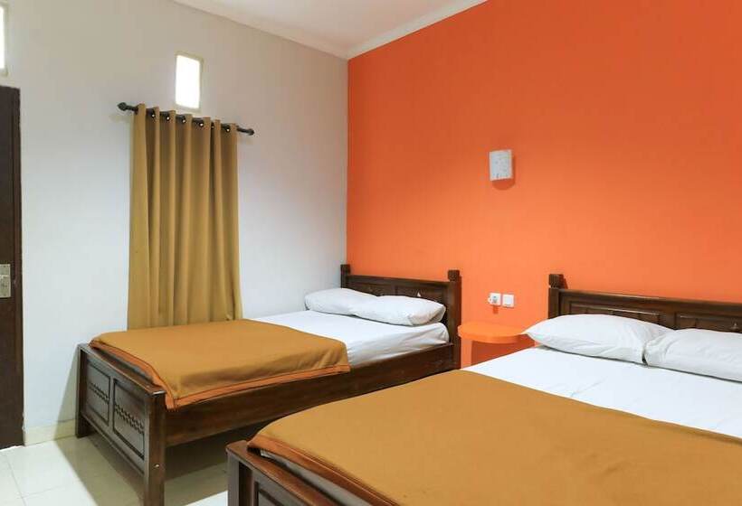 ホテル Warta Putra