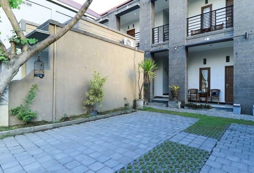 ホテル Warta Putra