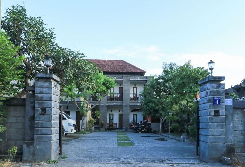 ホテル Warta Putra