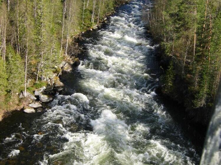 ペンション Basecamp Oulanka