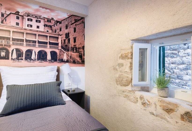 פנסיון Fenice Palace