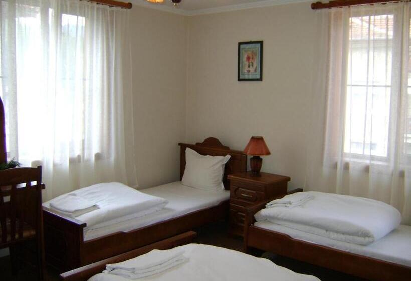 פנסיון Guest House Todorini Kashti