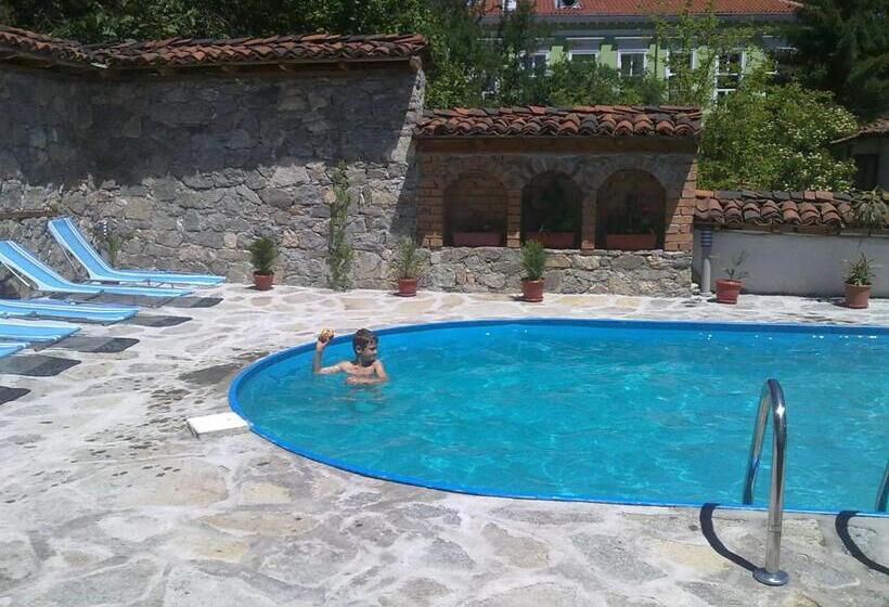 פנסיון Guest House Todorini Kashti