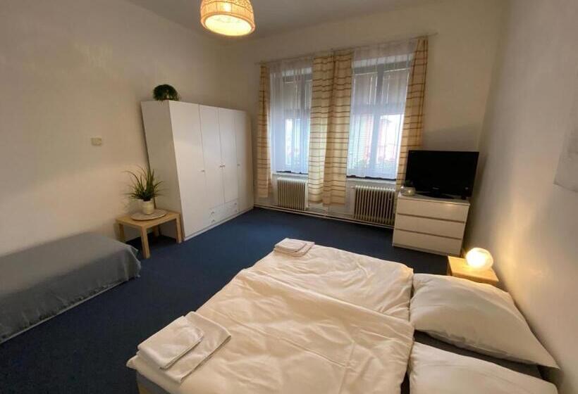 بنسيون Restaurace A Penzion Klatovský Dvůr