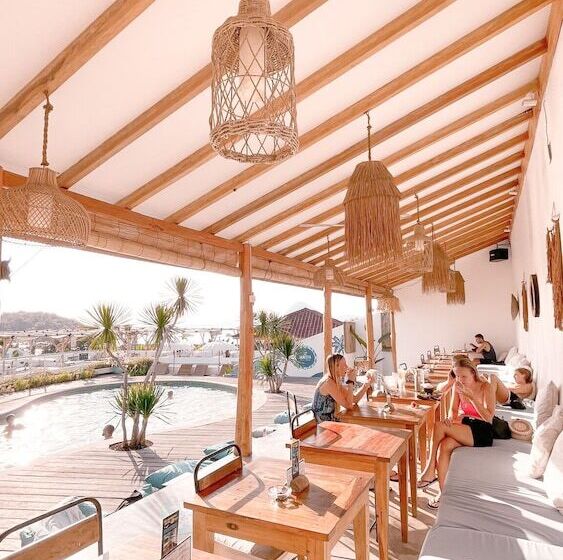 Seaesta Komodo Hostel &